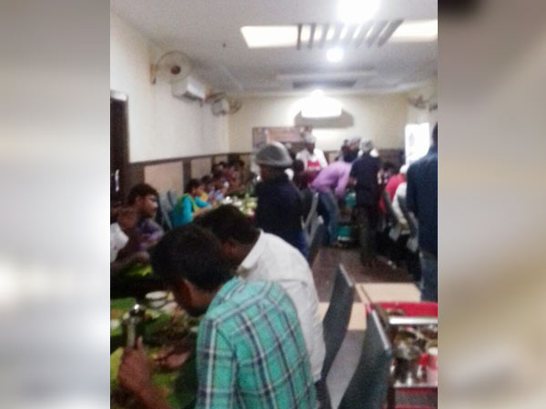 பிரியாணி கடைகளில்...