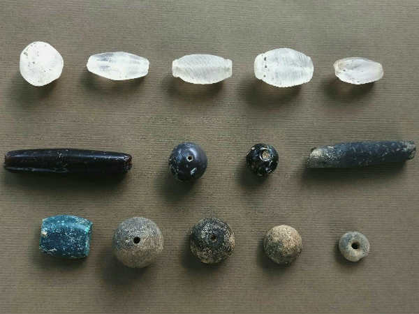 90 சதவீதம் கண்ணாடியால் ஆனது
