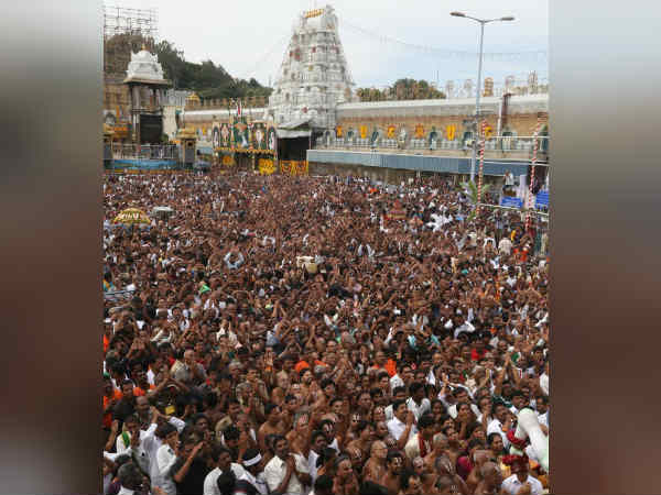 பக்தர்கள் உற்சாக முழக்கம்