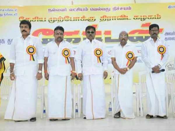 ஊழல்வாதிகளுக்கு மத்தியில்...