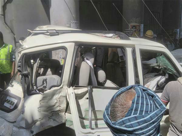 Car fell own from over bridge and 6 on spot dead at Thiruppur district Car fell own from over bridge and 6 on spot dead at Thiruppur district