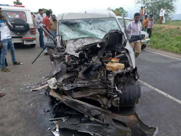4 killed in road accident near Tirumangalam 4 killed in road accident near Tirumangalam