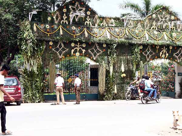 On the account of ADMK's General council meeting, Police force gathered On the account of ADMK's General council meeting, Police force gathered