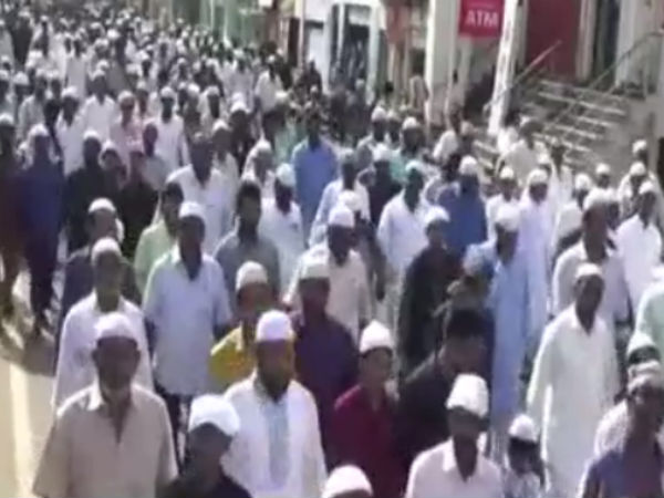 Sathyamangalam muslims had special prayer on behalf of bakrid celebration video Sathyamangalam muslims had special prayer on behalf of bakrid celebration video