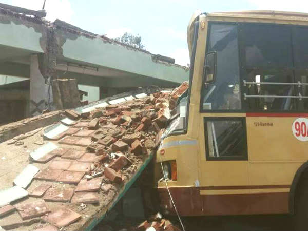 Five killed in building collapse in Coimbatore Five killed in building collapse in Coimbatore