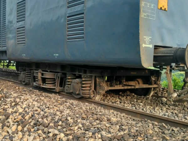 Express train derail in UP Express train derail in UP
