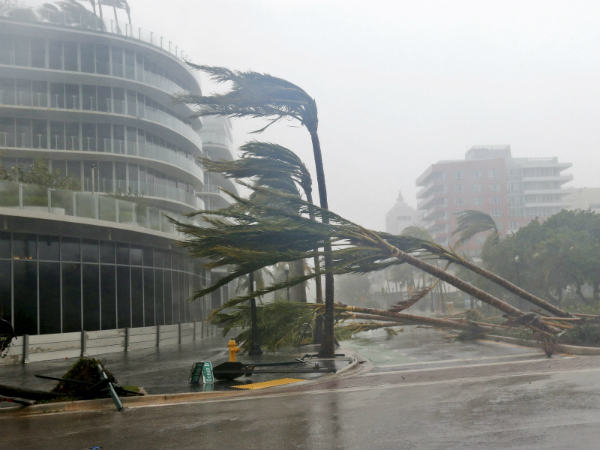 Hurricane Irma: storm moves towards Tampa with risk of life-threatening surges Hurricane Irma: storm moves towards Tampa with risk of life-threatening surges