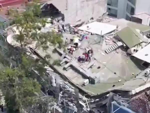 Earthquake killed scores and collapsed buildings in Mexico Earthquake killed scores and collapsed buildings in Mexico