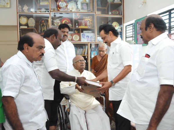 MK Stalin got stun while met Tamil scholer Nannan MK Stalin got stun while met Tamil scholer Nannan
