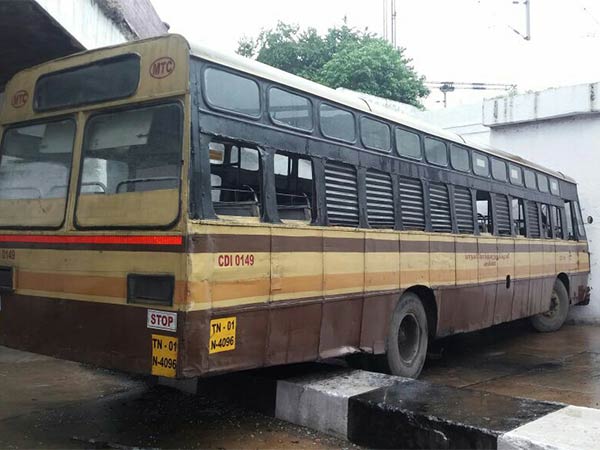 MTC bus struck near Chennai Reserve bank Subway MTC bus struck near Chennai Reserve bank Subway