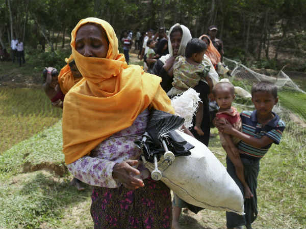 30,000 Rohingya Muslims trapped in Myanmar mountains without food 30,000 Rohingya Muslims trapped in Myanmar mountains without food