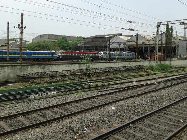 Railway track cracked near Jolarpet, 5 trains delayed. Railway track cracked near Jolarpet, 5 trains delayed.