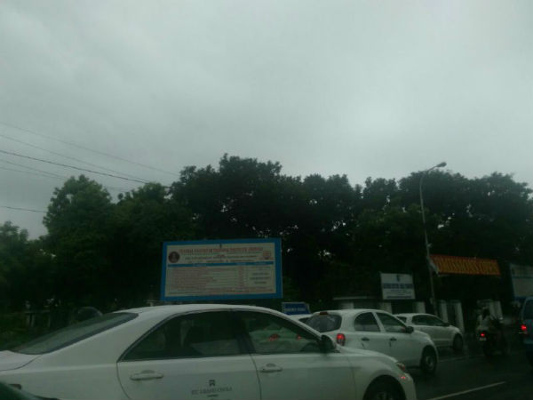 Traffic jam in Chennai due to heavy rain Today Traffic jam in Chennai due to heavy rain Today