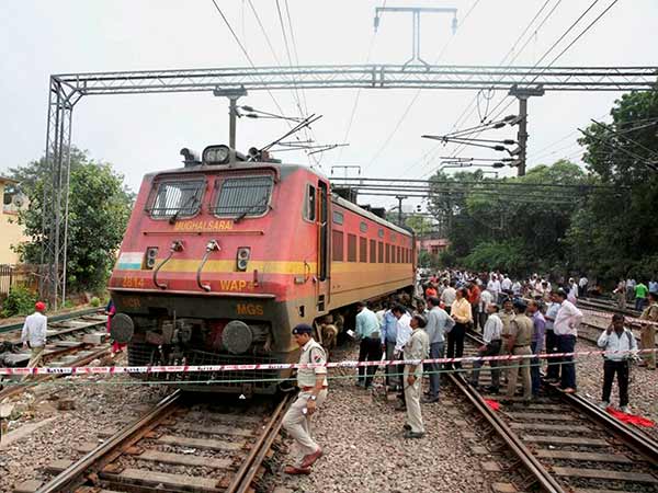 Ranchi Rajdhani train derails in Delhi Ranchi Rajdhani train derails in Delhi