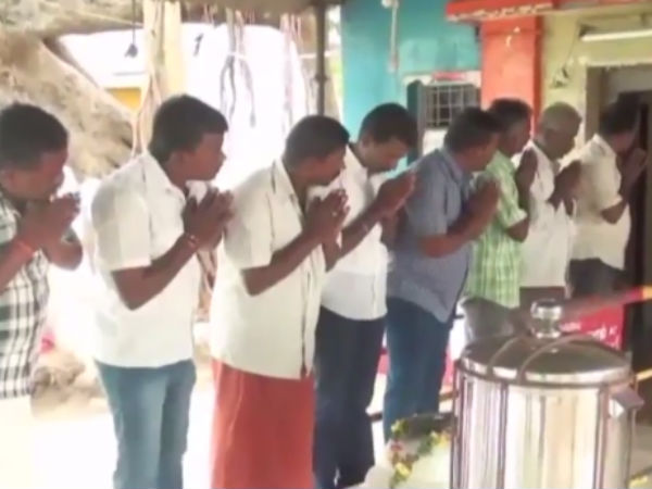 Rajini fans done special pooja for Rajini's political entry Rajini fans done special pooja for Rajini's political entry