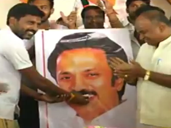 Salem BJP executives celebrate Stalin words by cutting cakes Salem BJP executives celebrate Stalin words by cutting cakes