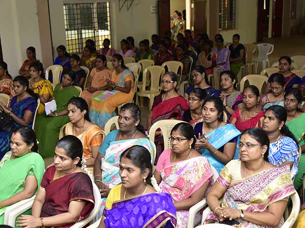 Government staffs should wear id cards at the duty time Government staffs should wear id cards at the duty time