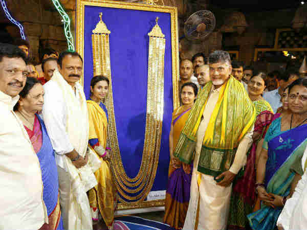 Rs. 11 Cr worth kaasu malai donated for Tirupati Venkatachalapathi Rs. 11 Cr worth kaasu malai donated for Tirupati Venkatachalapathi