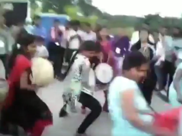 நம்மூர் பெண்கள் மட்டும் குறைந்தவர்களா? ஜிமிக்கி டான்சை அலற விடும் ஆட்டம் பாருங்க! 