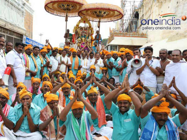 Tirupathi brahmotsavam 2017: lakhs of devotees witness Garuda seva Tirupathi brahmotsavam 2017: lakhs of devotees witness Garuda seva