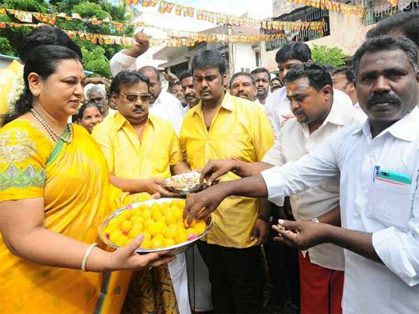 Vijayakant wishes cadres on his party's 13th anniversary Vijayakant wishes cadres on his party's 13th anniversary