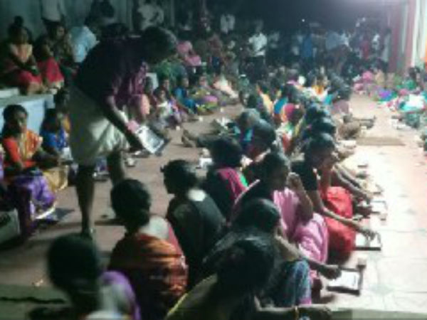 Rubber plantation workers in Kanniyakumari are protesting to get bonus! Rubber plantation workers in Kanniyakumari are protesting to get bonus!