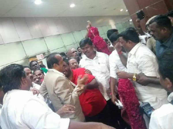 செய்தியாளர்களுக்கு வைகோ பேட்டி