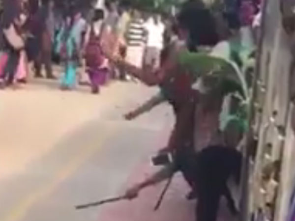 அராஜகத்தில் ஈடுபட்ட மாணவர்கள்