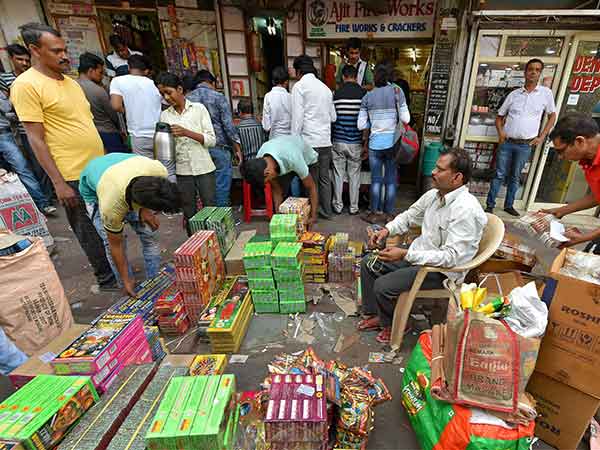 டெல்லி போகும் சிவகாசி பட்டாசுகள்