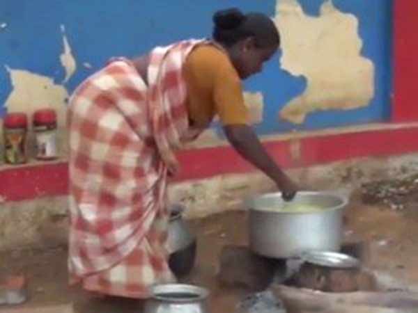 சத்துணவு சமையலர்கள்