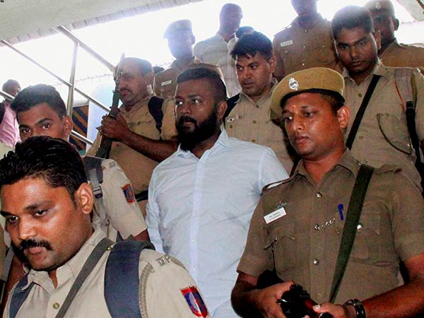 தினகரனுக்கு ஜாமீன்