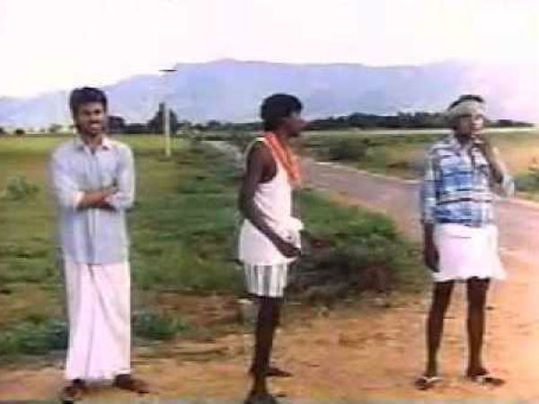 ஒருத்தர் வேலை பார்க்கிறார்.. ஒருத்தர் போயே போயிட்டார்!
