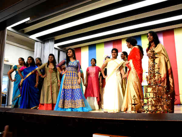 வென்றோருக்கு சான்றிதழ்கள்
