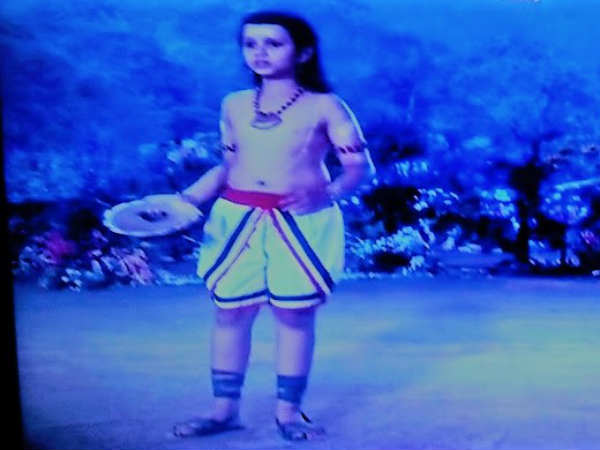 அதிமுக கரை வேட்டியில் அழகன் முருகன்