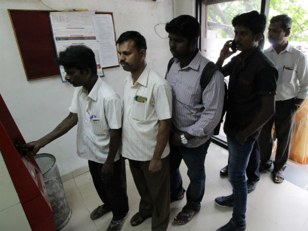 ஏடிஎம்களில் தவமாய் தவமிருந்து..