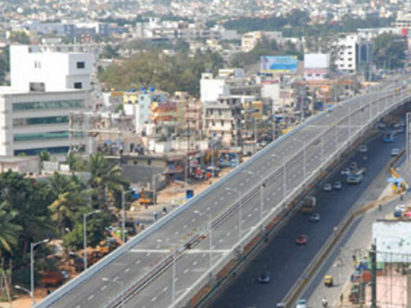 பைக் கீழே வீசப்பட்டது