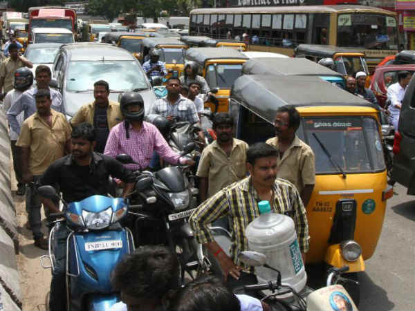 பாதிக்கப்பட்டவர்கள் மறியல்