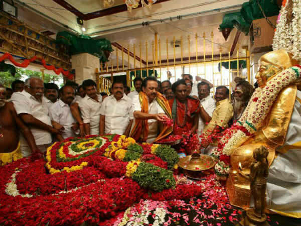 தேவருக்கு அணையா விளக்கு