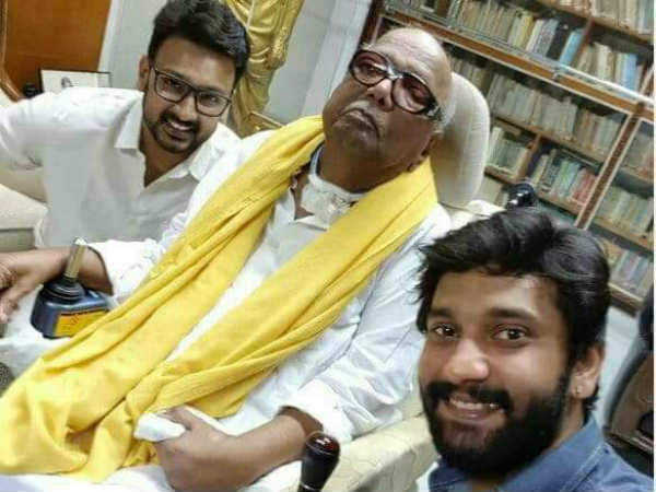 பேரன்களின் செல்ஃபிக்கு உற்சாக போஸ்