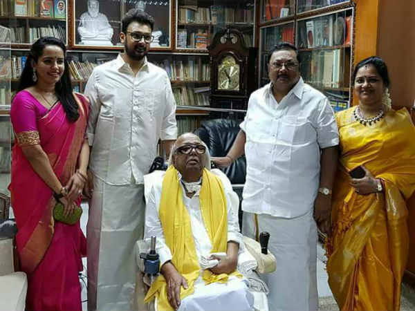 தந்தையிடம் ஆசி பெற்ற அழகிரி