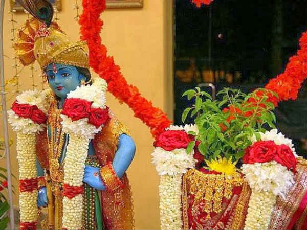 விஷ்ணு புராணம் மற்றும் தேவி பாகவதம் கூறும் துளசியின் கதை: