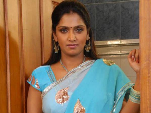 HC orders Actress bhuvaneswari to appear HC orders Actress bhuvaneswari to appear