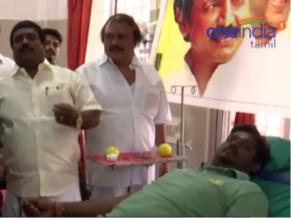 Dmk cadres donated blood to dengue affected people in Puducherry Dmk cadres donated blood to dengue affected people in Puducherry
