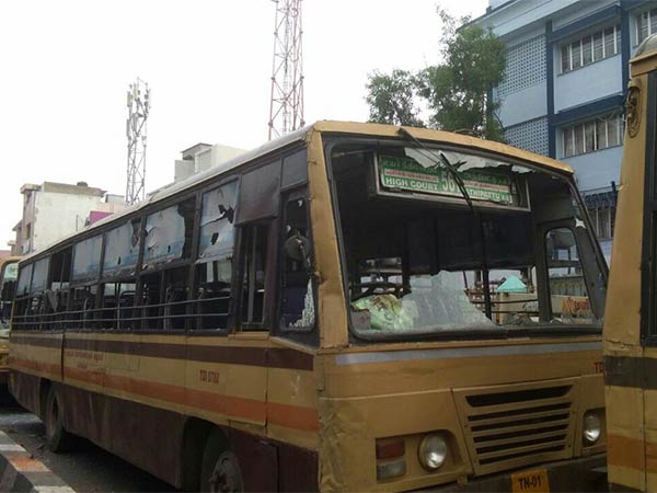 Buses damaged in stone-throwing in Chennai Kasimedu Buses damaged in stone-throwing in Chennai Kasimedu