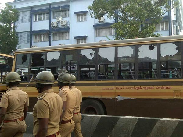 What is the reason behind Chennai Kasimedu Fishermen indulge in road roko? What is the reason behind Chennai Kasimedu Fishermen indulge in road roko?