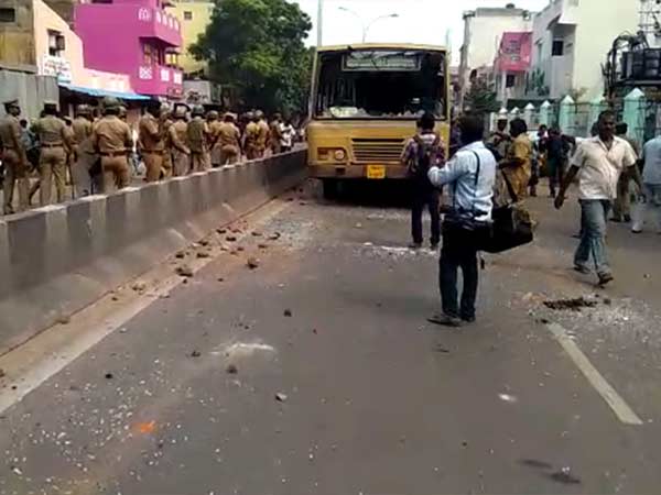 Buses damaged in stone-throwing in Chennai Kasimedu Buses damaged in stone-throwing in Chennai Kasimedu