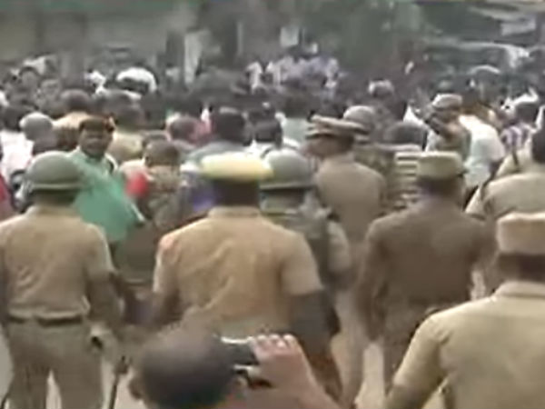 Buses damaged in stone-throwing in Chennai Kasimedu Buses damaged in stone-throwing in Chennai Kasimedu