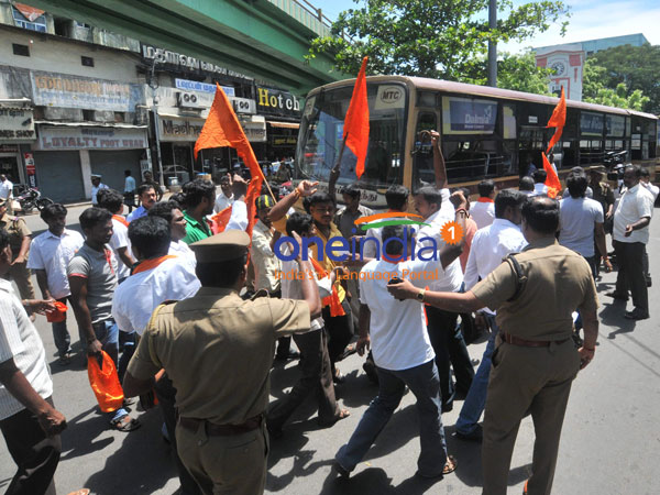 Hindu Makkal Katchi protest Against ‘Mersal’ Hindu Makkal Katchi protest Against ‘Mersal’