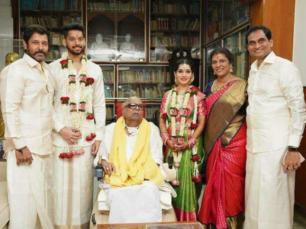 DMK chief Karunanidhi participates in their family wedding DMK chief Karunanidhi participates in their family wedding