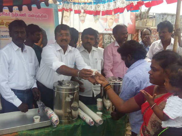 Nilavembu water for Dengue by Rajini fans Nilavembu water for Dengue by Rajini fans